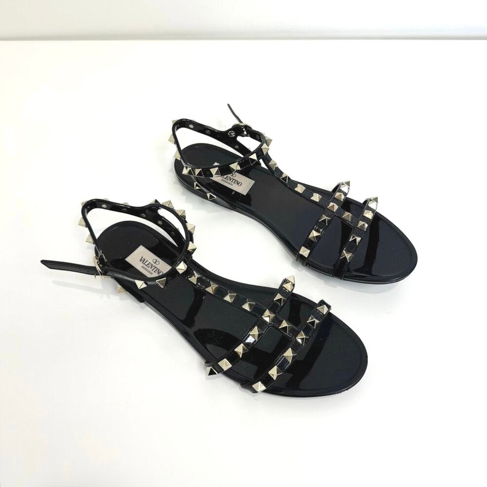 VALENTINO Garavani Black Flat Rubber Gold Rockstud Jelly Sandals 39 Gladiator
